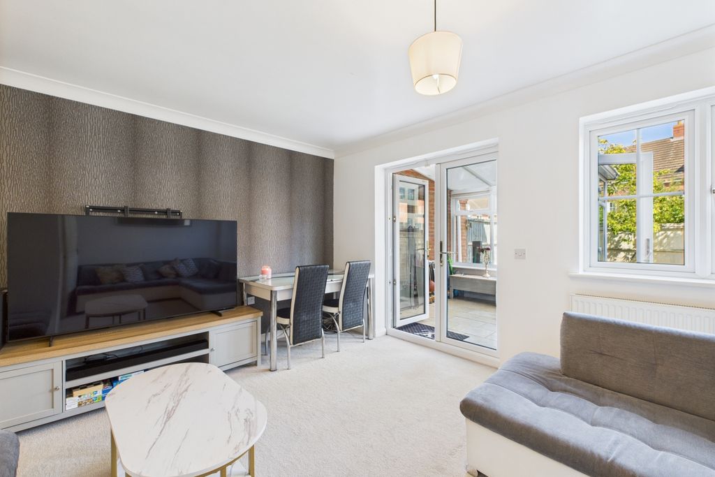 Property photo 3 of 18 Living Room