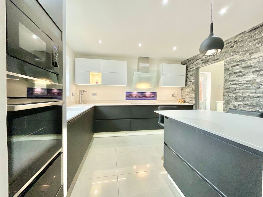 Property photo 2 of 37