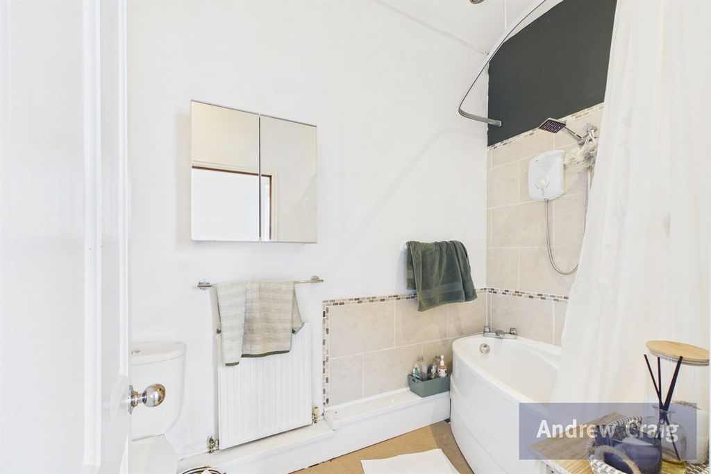Property photo 3 of 12 Bathroom