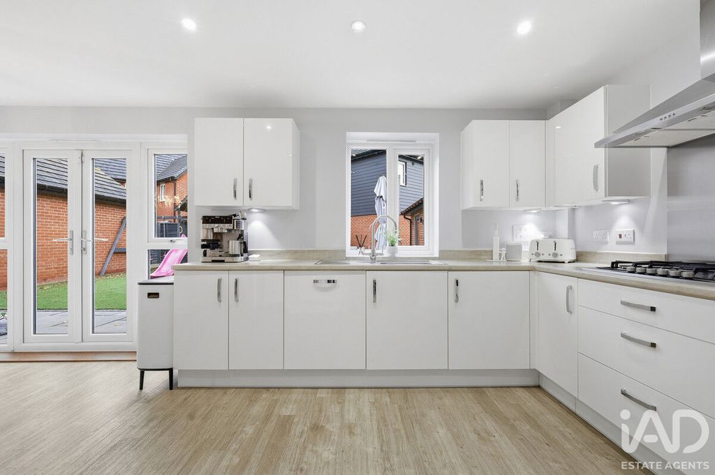 Property photo 2 of 21