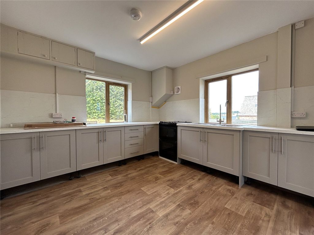 Property photo 2 of 13 Picture No. 02