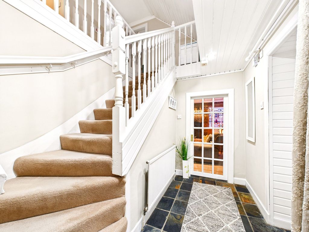 Property photo 3 of 43