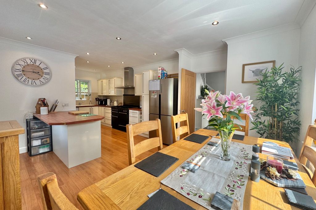 Property photo 2 of 14 Kitchen