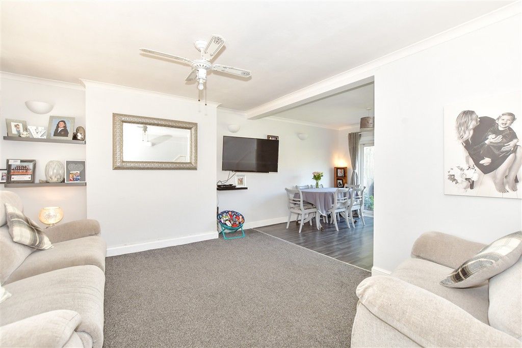 Property photo 3 of 13 Lounge