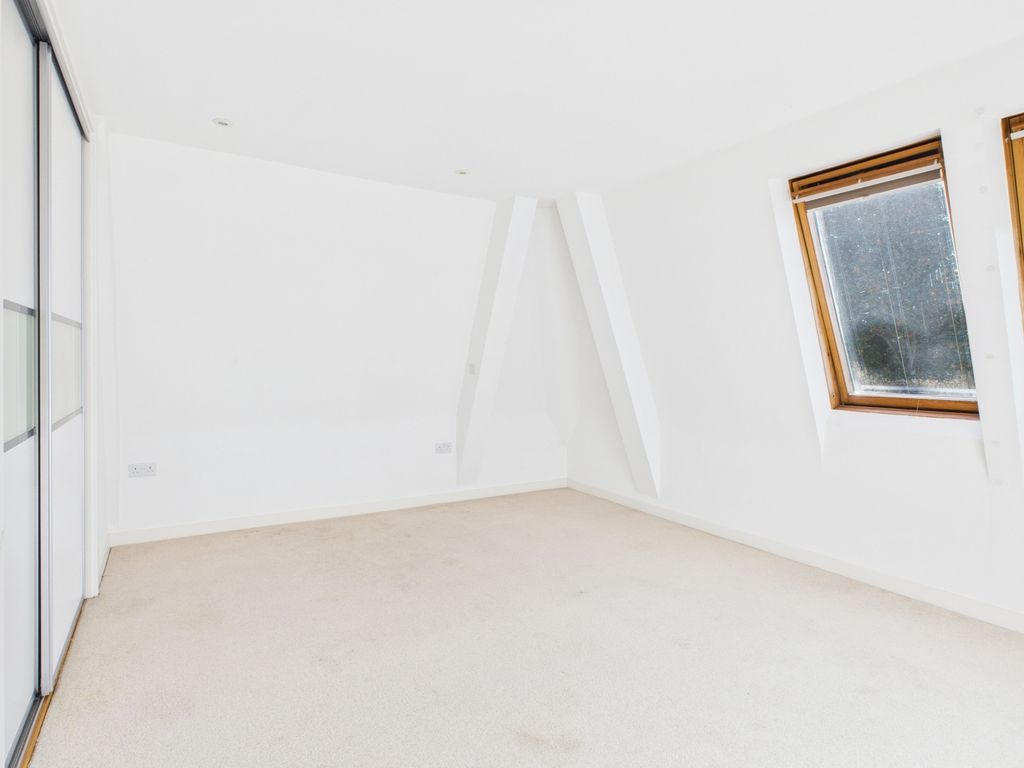 Property photo 3 of 9 Cam04922G0-Pr0067-Still009