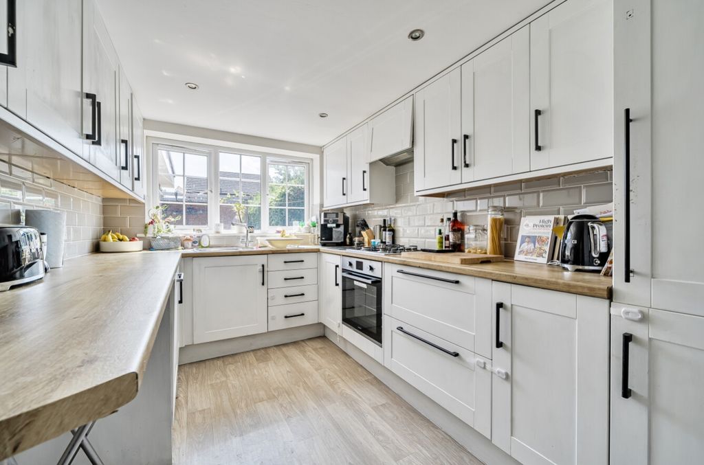 Property photo 3 of 20 1334585-10-689384A085E13