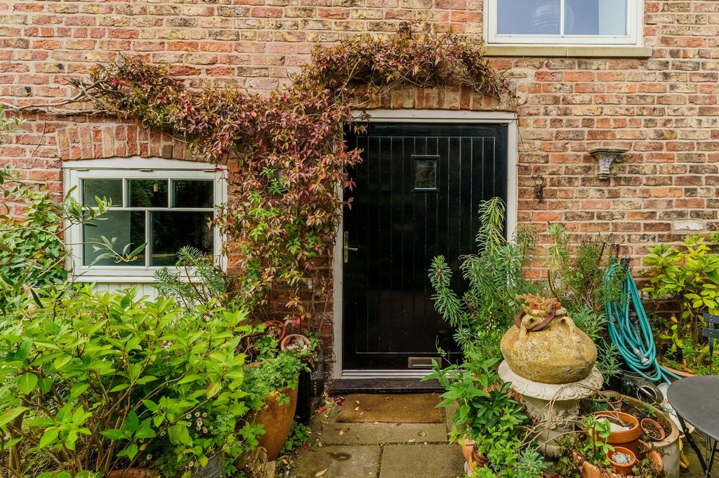 Property photo 2 of 24