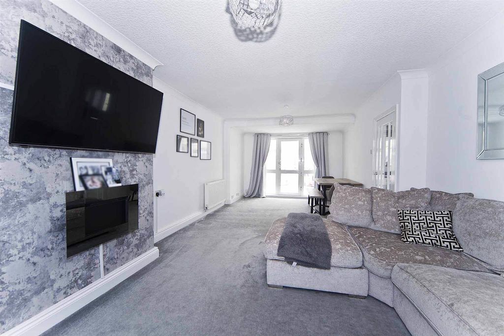 Property photo 2 of 27