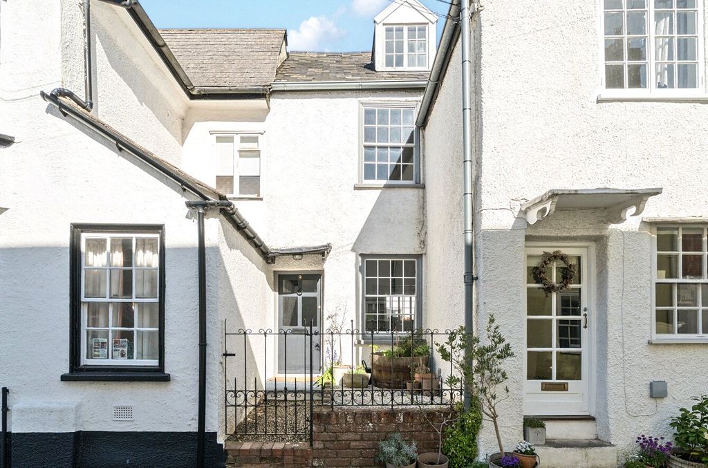 Property photo 1 of 12 Front Aspect