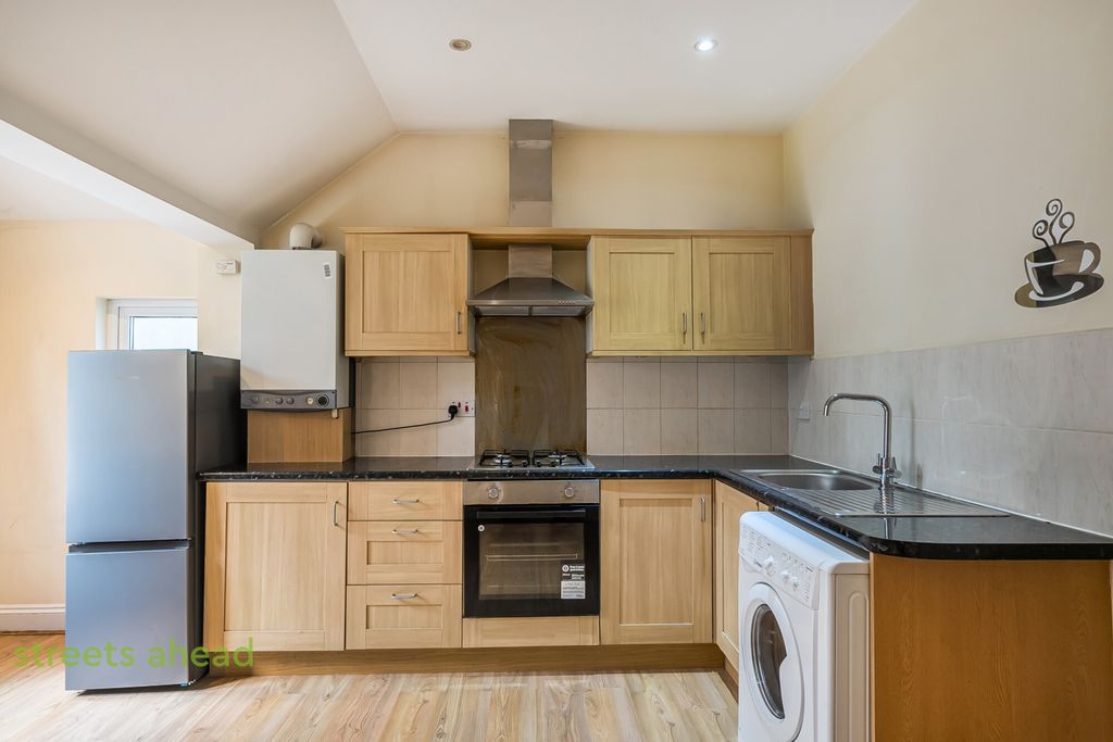 Property photo 3 of 15 7560246E-7Dfa-4F8...