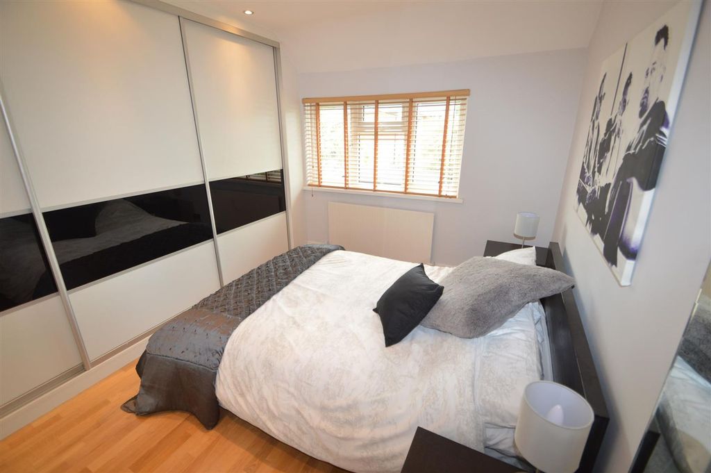 Property photo 1 of 3 Cann Hall Rd E11