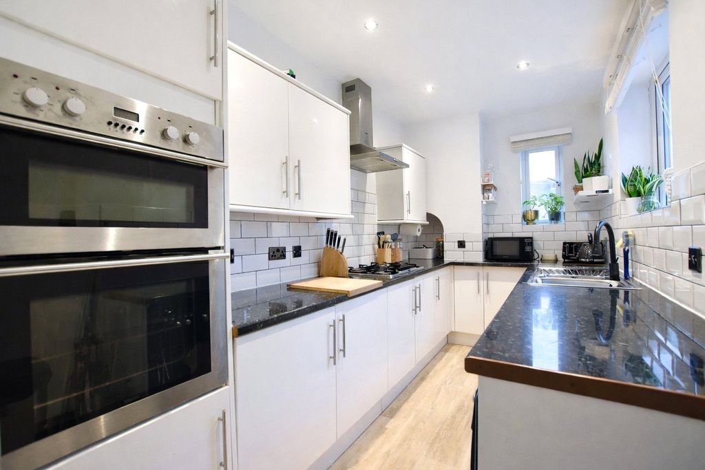 Property photo 1 of 11 Picture No. 12