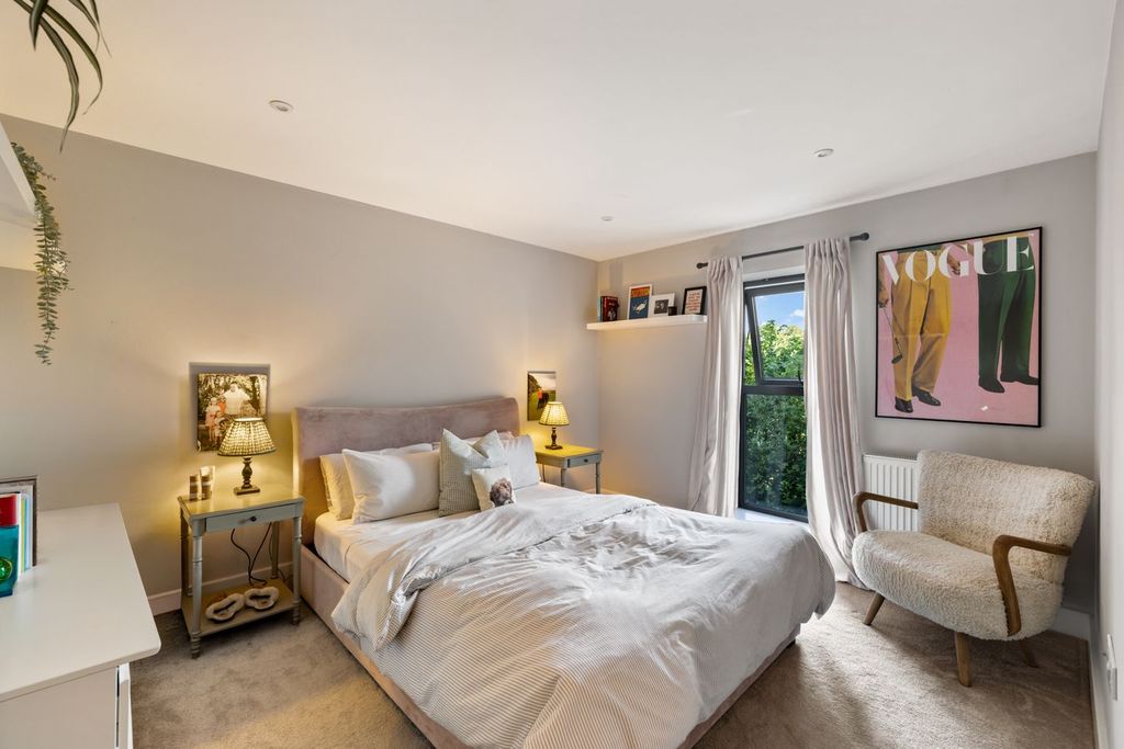 2 bed flat for saleCrabble Hill, Dover CT17 photo 4