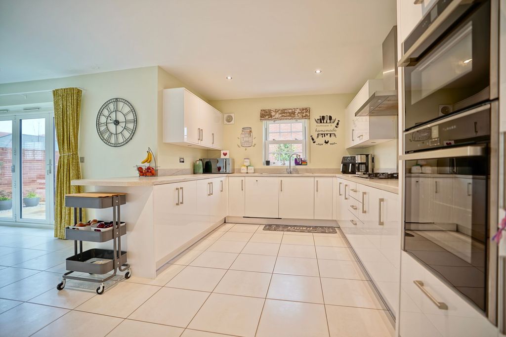 Property photo 2 of 25