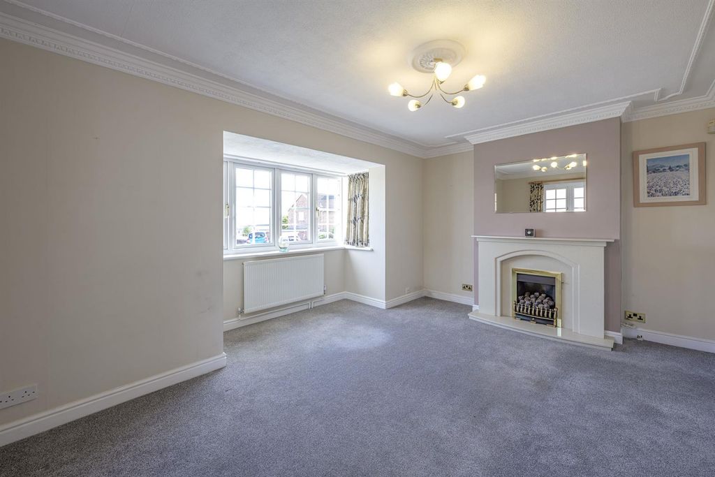 Property photo 2 of 31