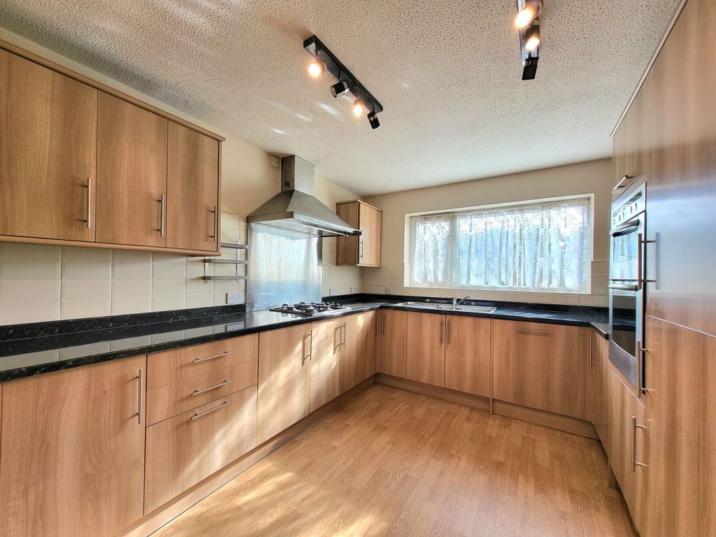 Property photo 2 of 24 Kitchen