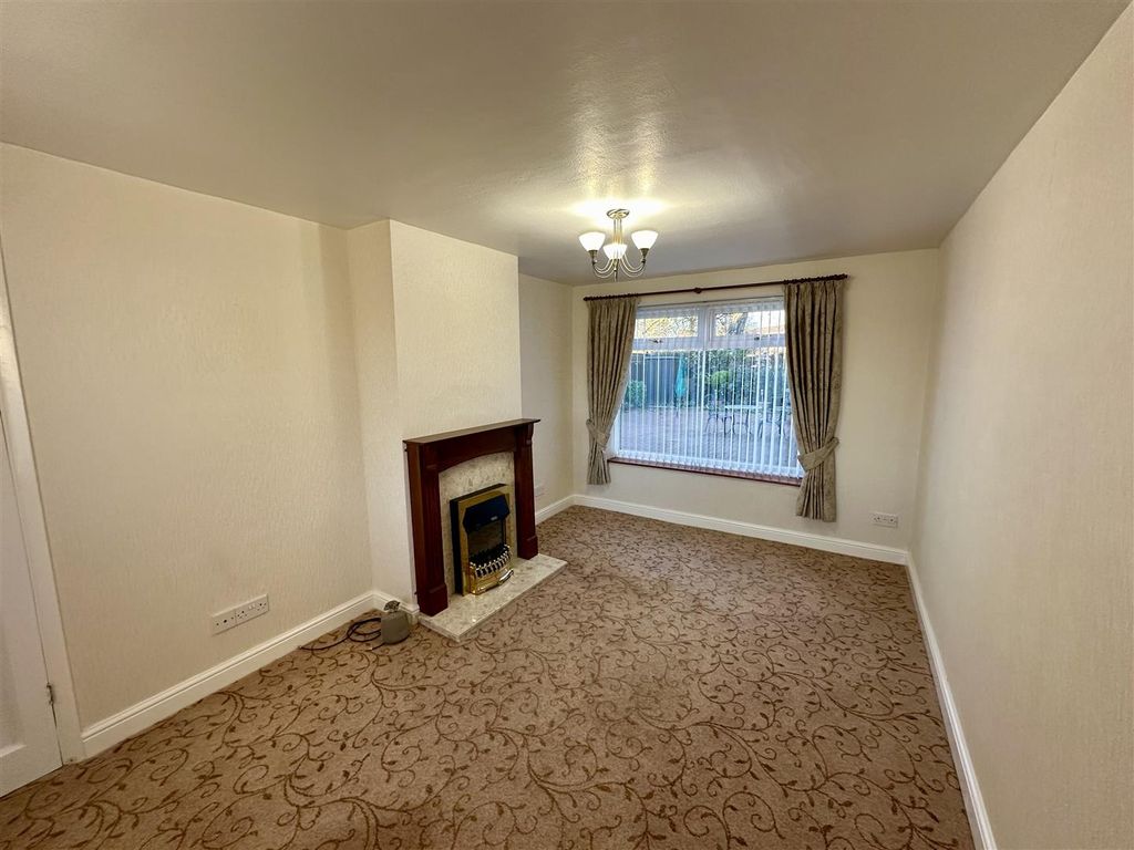 Property photo 3 of 15 Living Room