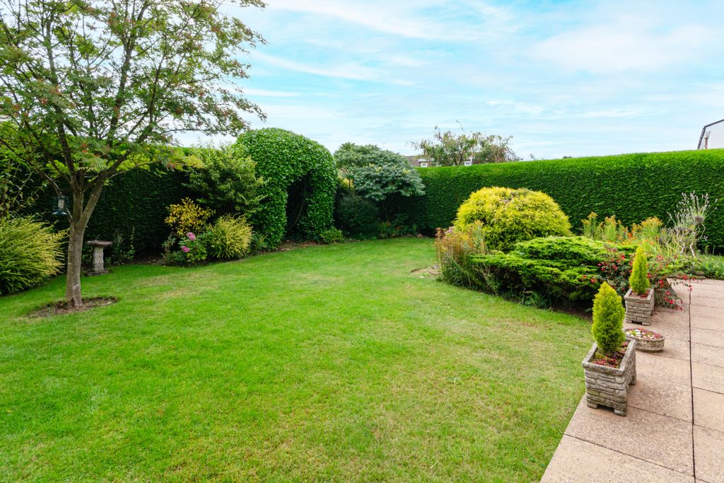 Property photo 2 of 36