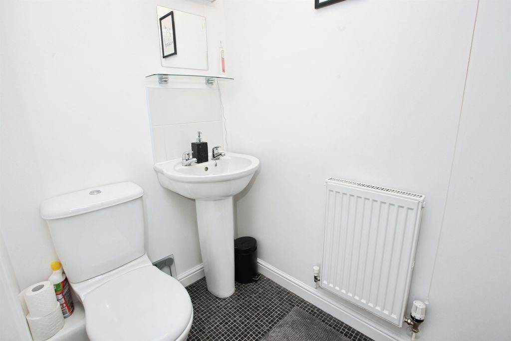Property photo 2 of 17
