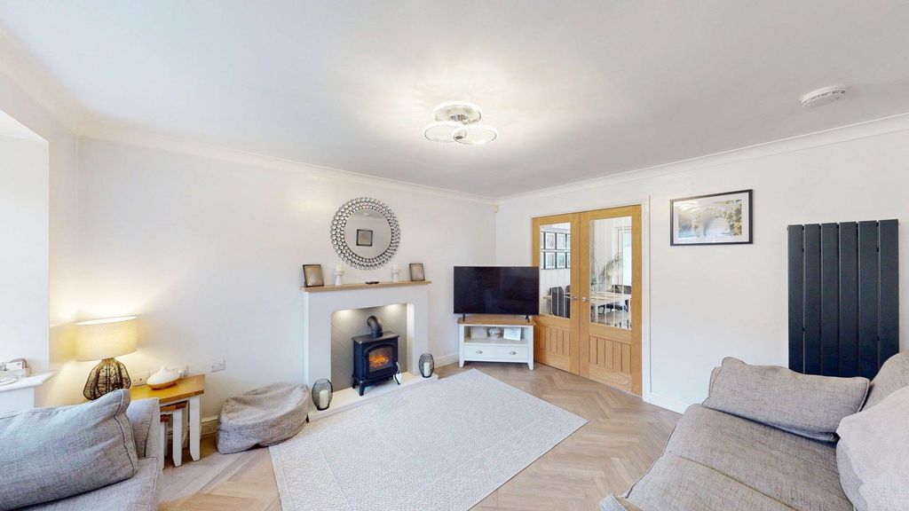 Property photo 2 of 19 Lounge