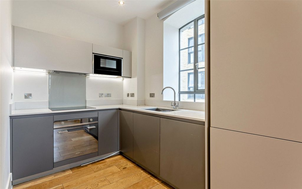 Property photo 2 of 14 Kitchen/Lounge