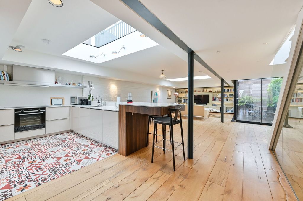 Property photo 1 of 52