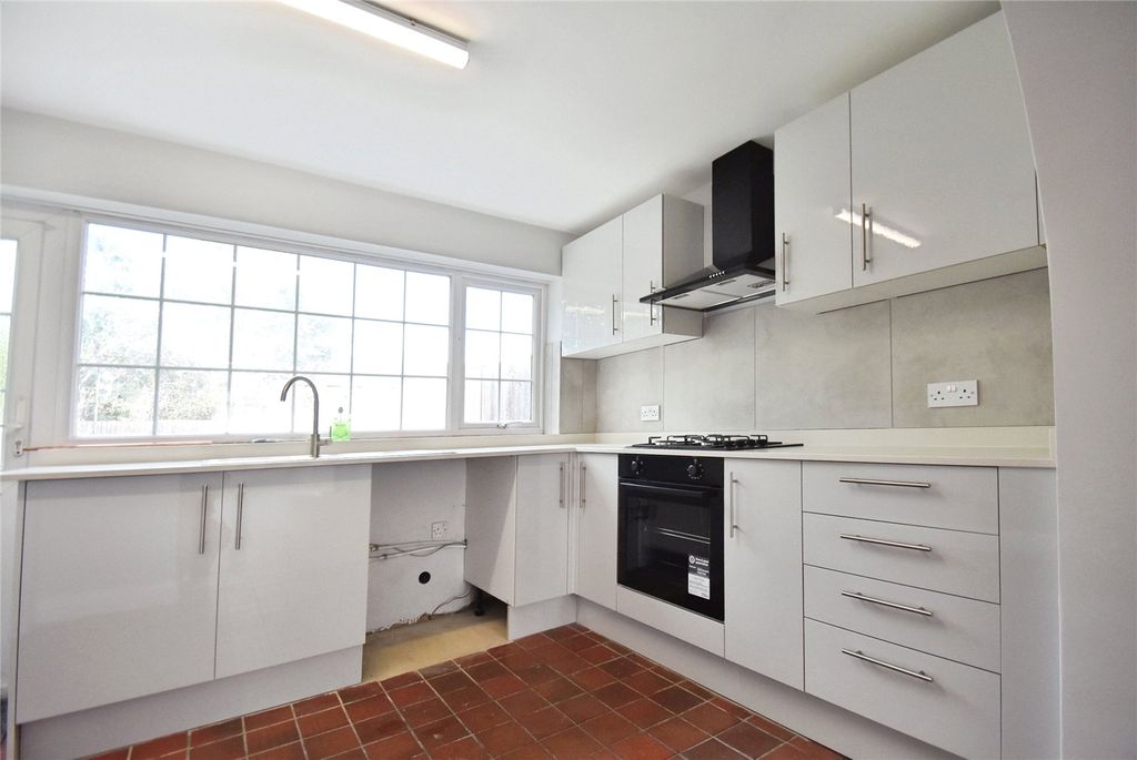 Property photo 2 of 8 Picture No. 30