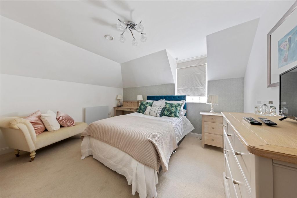 Property photo 3 of 16 04-Da55Pfmcs - 49 Birch Place-10 (1).Jpg