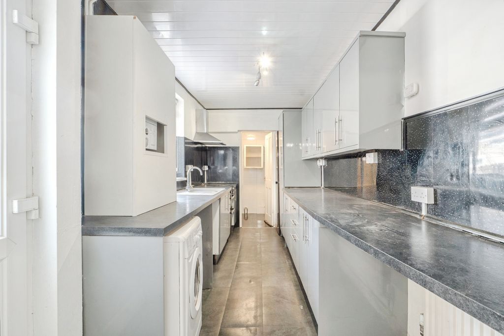 Property photo 2 of 17 Kitchen