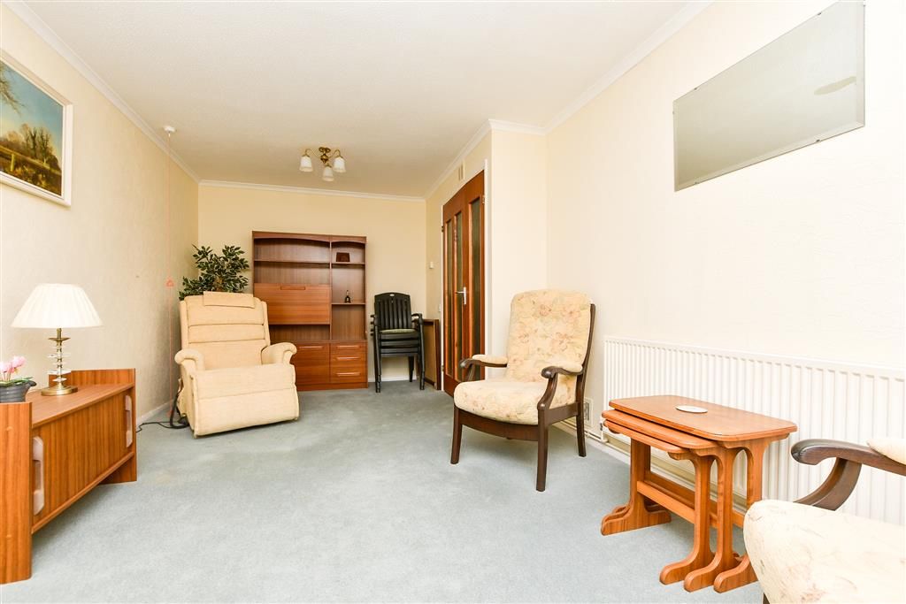 Property photo 2 of 10 Lounge
