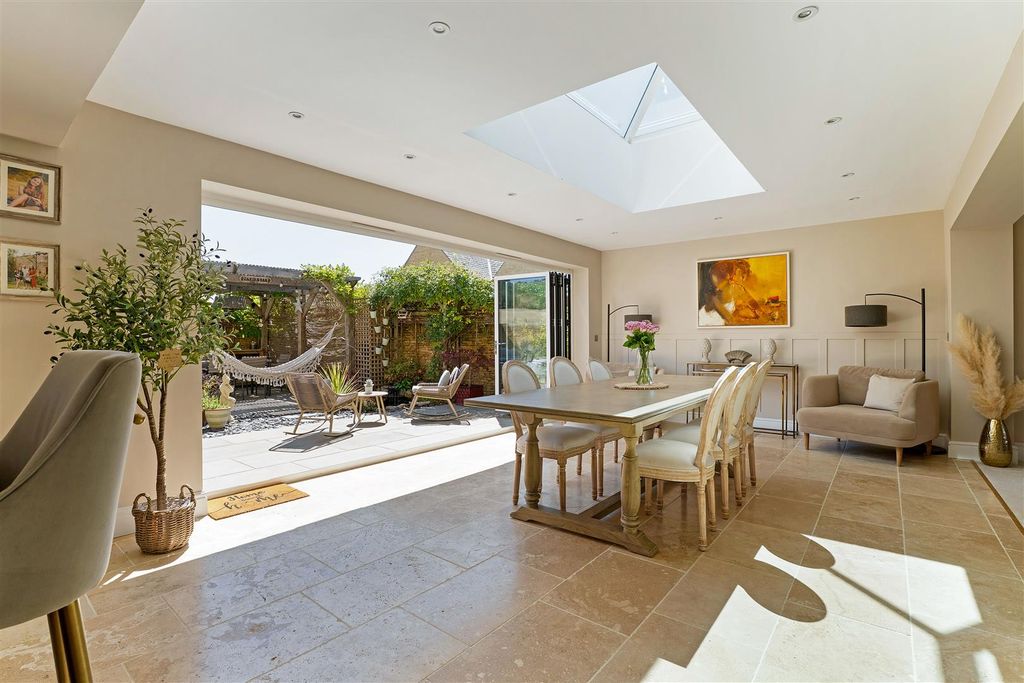 Property photo 3 of 29