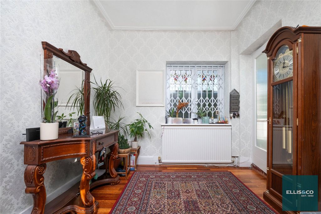 Property photo 2 of 18 Picture No. 13