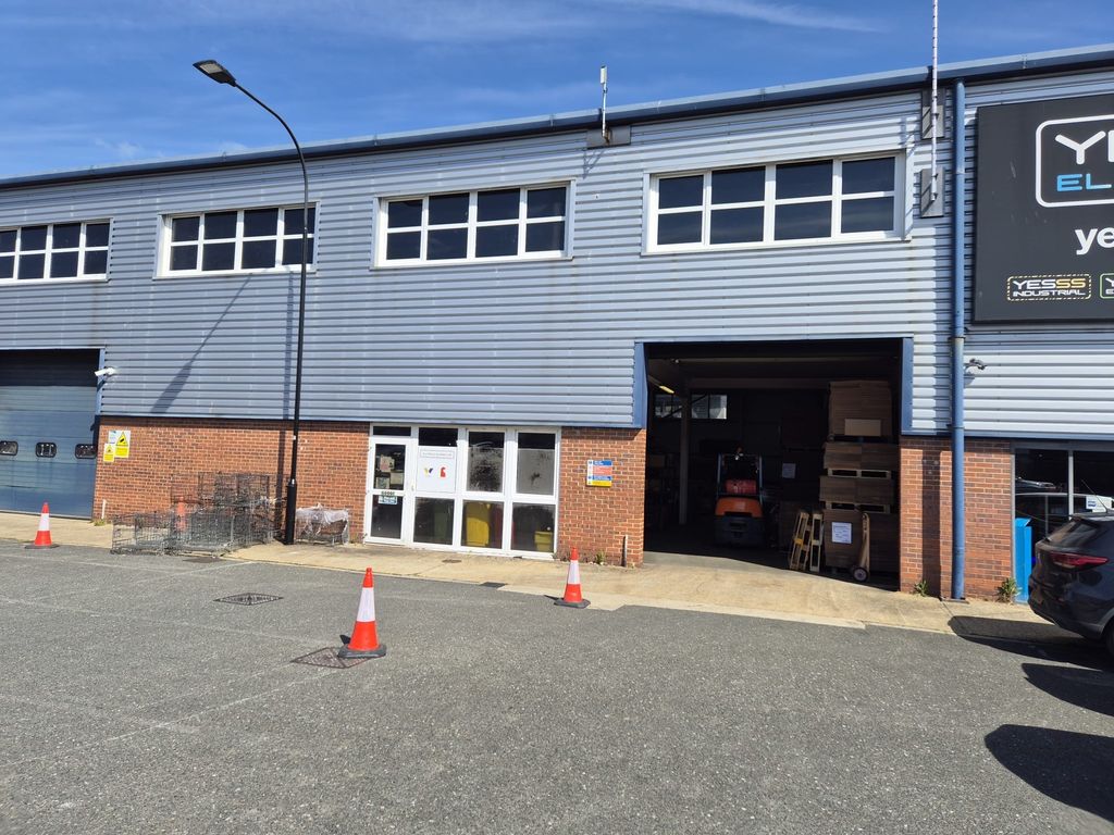 Property photo 1 of 2