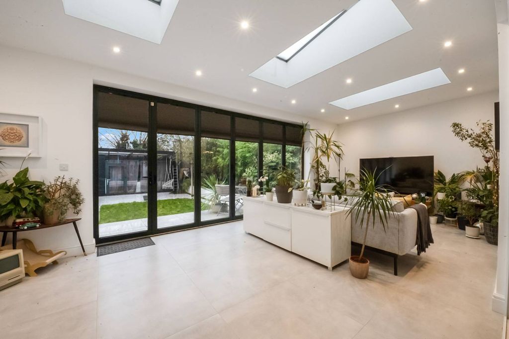 Property photo 3 of 30