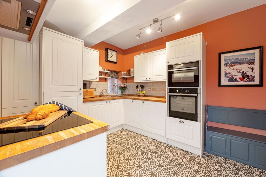 Property photo 3 of 26 Kitchen