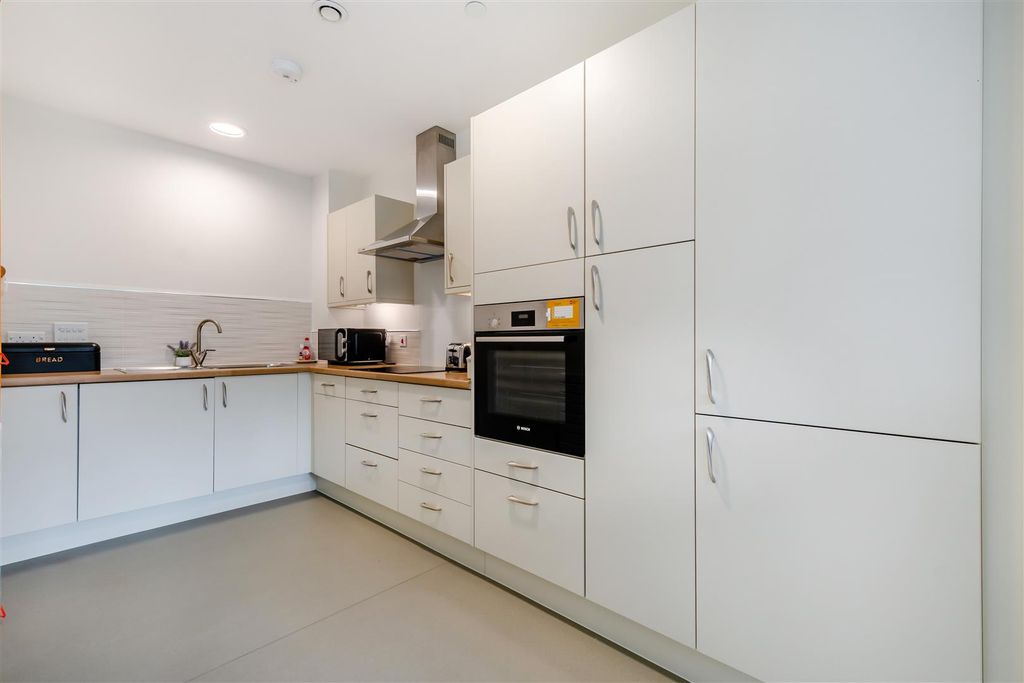 Property photo 2 of 20 8650995-Interior13.Jpg