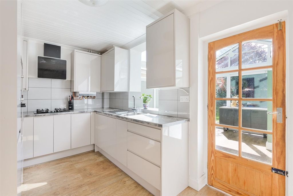 Property photo 1 of 15 Dundrey Crescent, 18 (7).Jpg