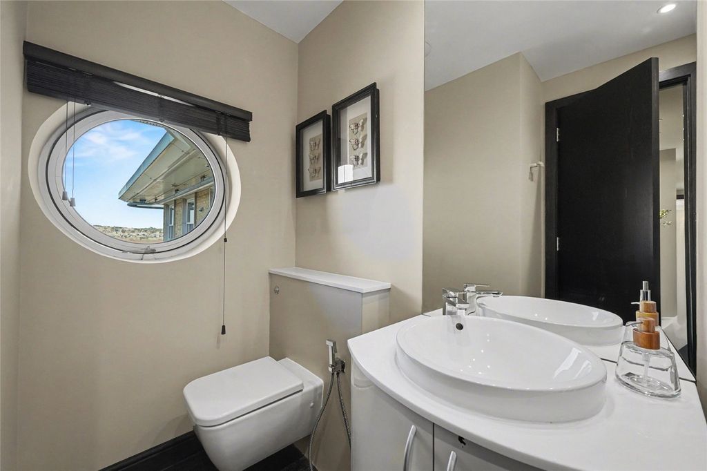 Property photo 3 of 10 Picture-No-18-59