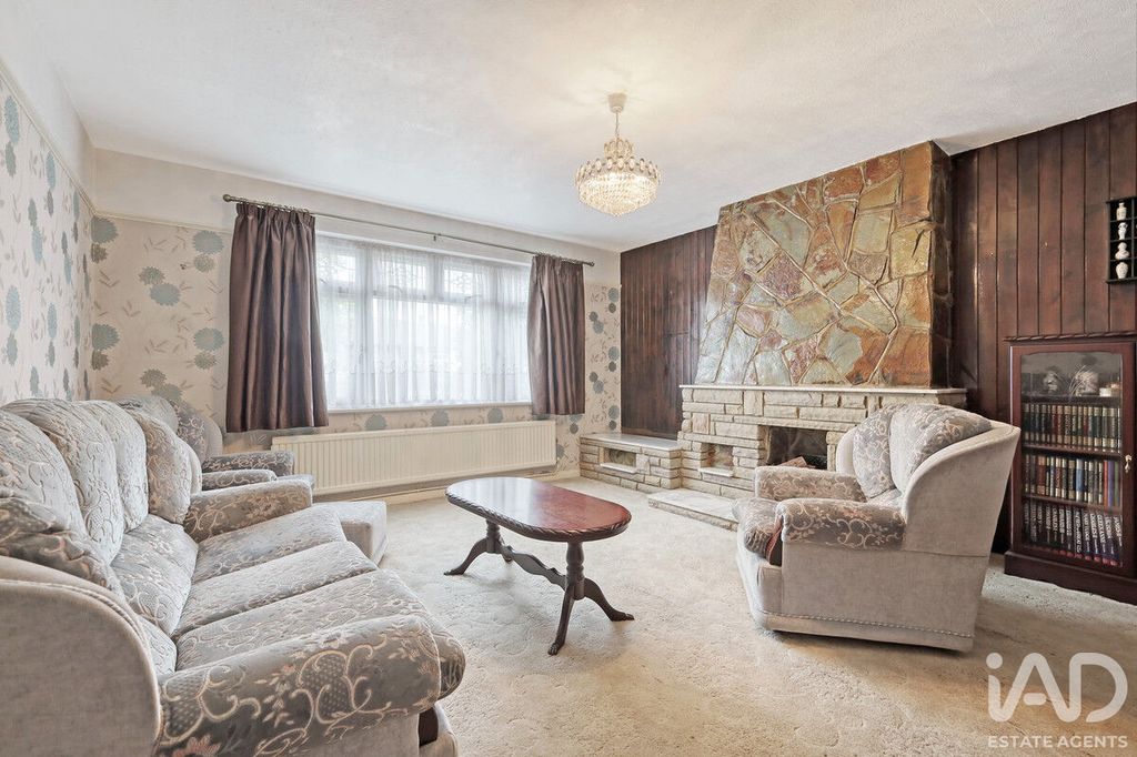 Property photo 2 of 21