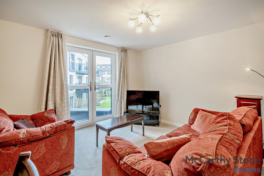 Property photo 2 of 27 8684679-Interior09-800.Jpg