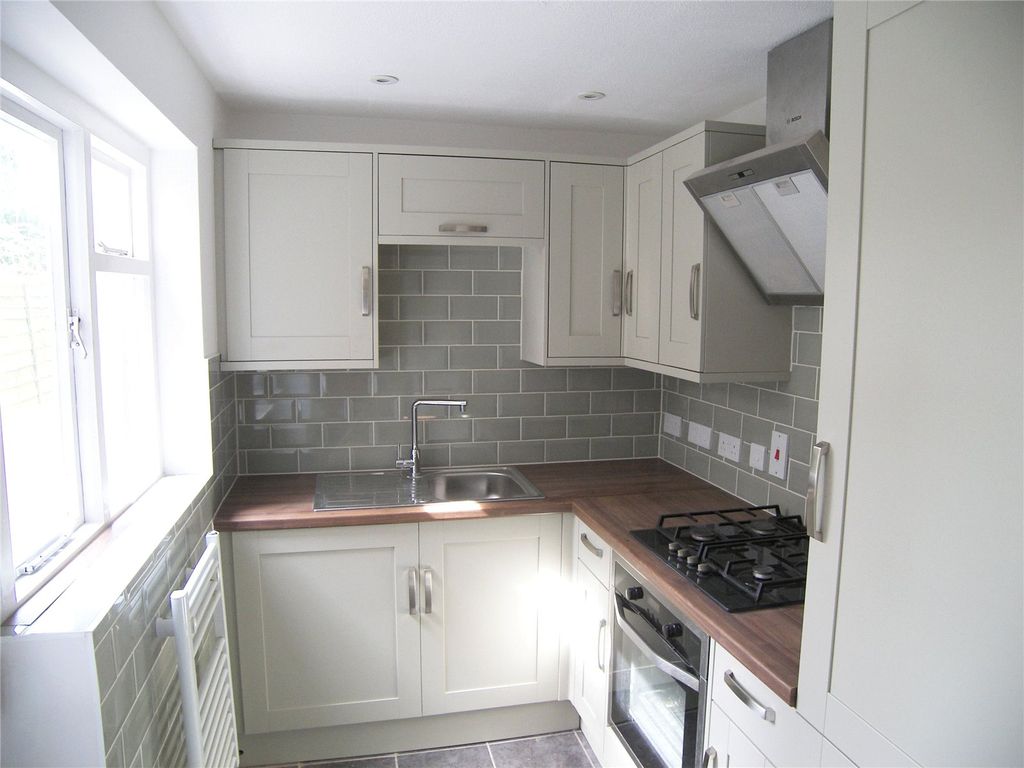 Property photo 2 of 8 Kitchen