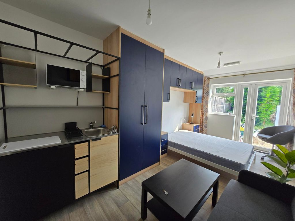 Property photo 1 of 3