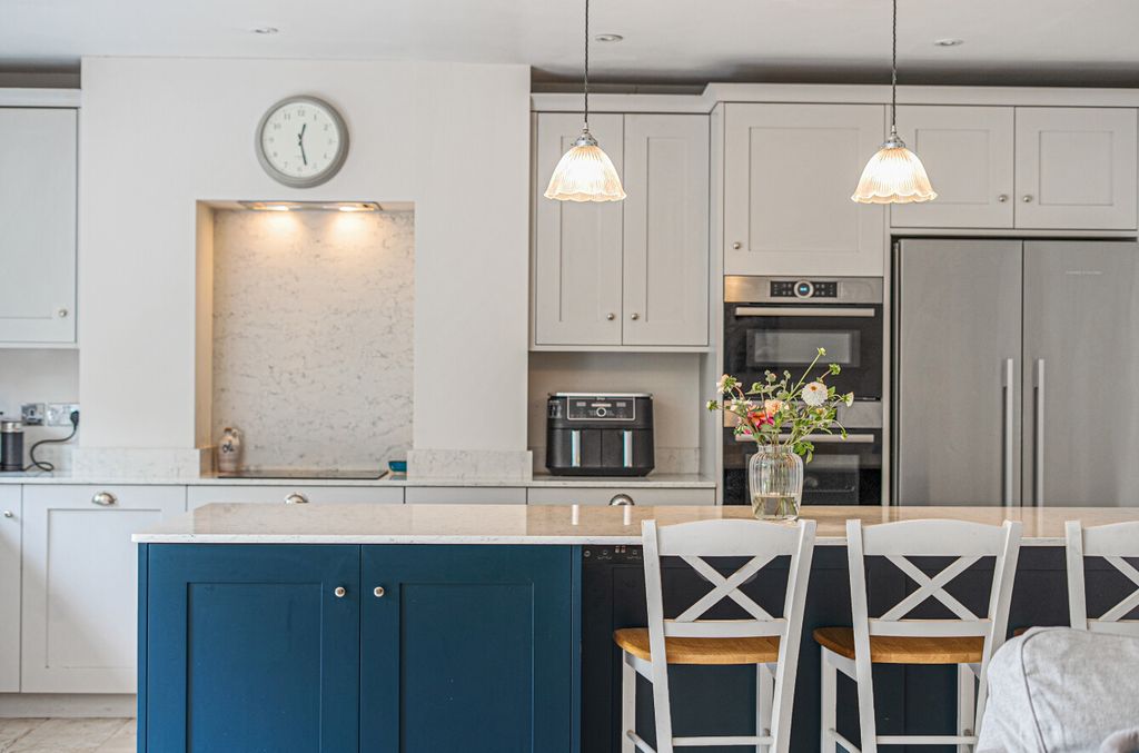 Property photo 2 of 36 1522554-47-6Aad30...