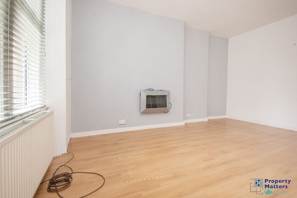 Property photo 3 of 14 Lounge