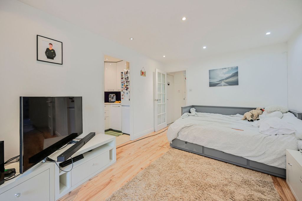 Property photo 3 of 9