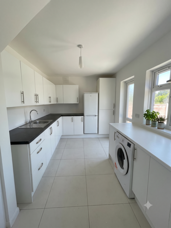 Property photo 1 of 9 4 Bed Semi Detached House