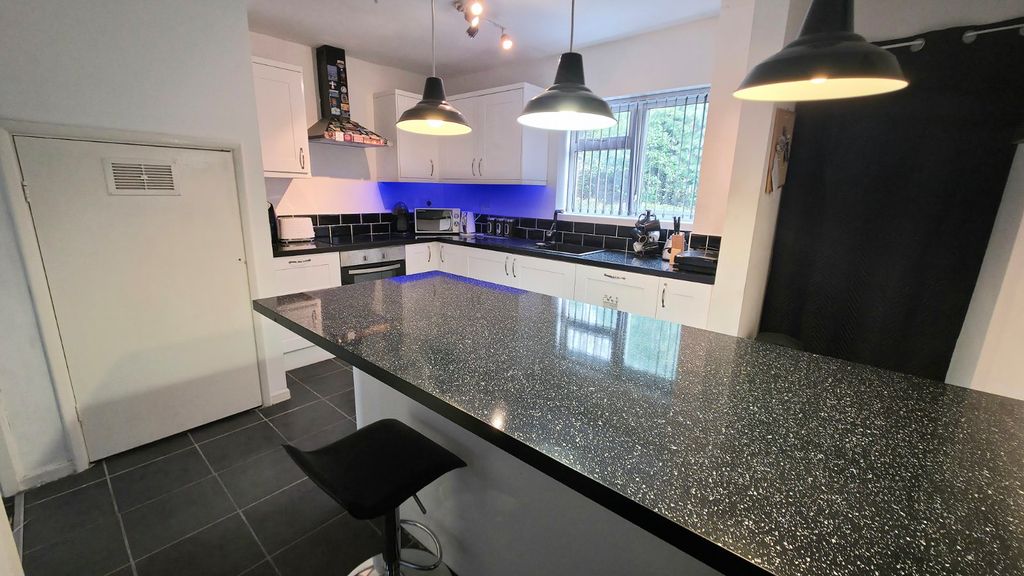 Property photo 3 of 15 Kitchen