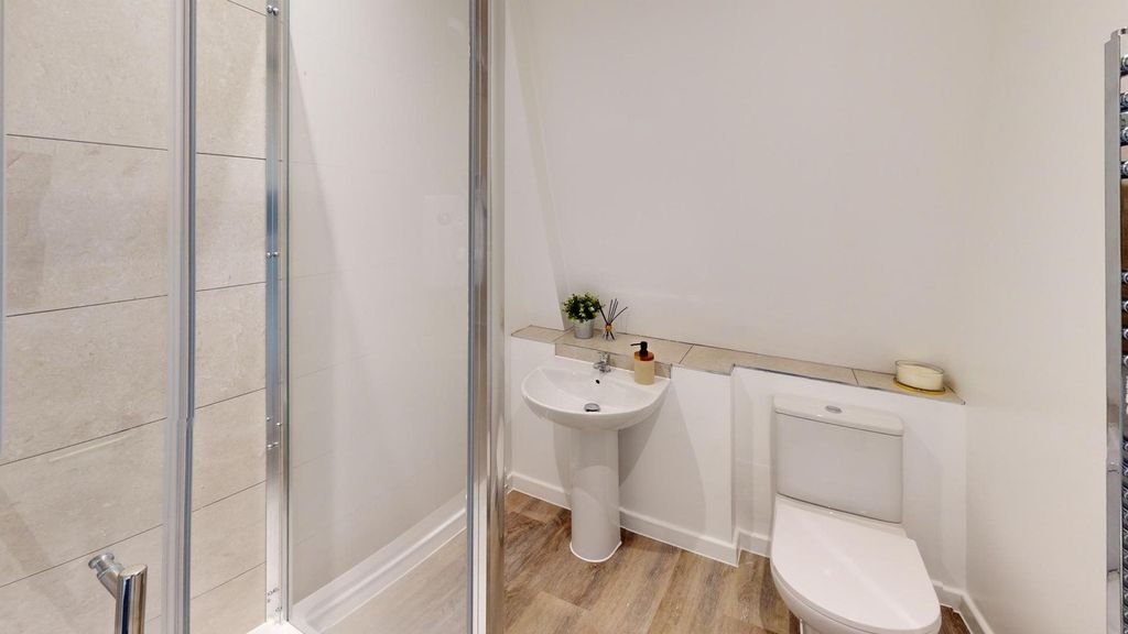 Property photo 1 of 12 A Modern And Clean Bathroom Featuring A Spacious S...