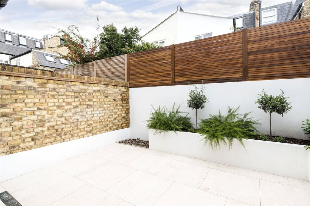Property photo 2 of 9