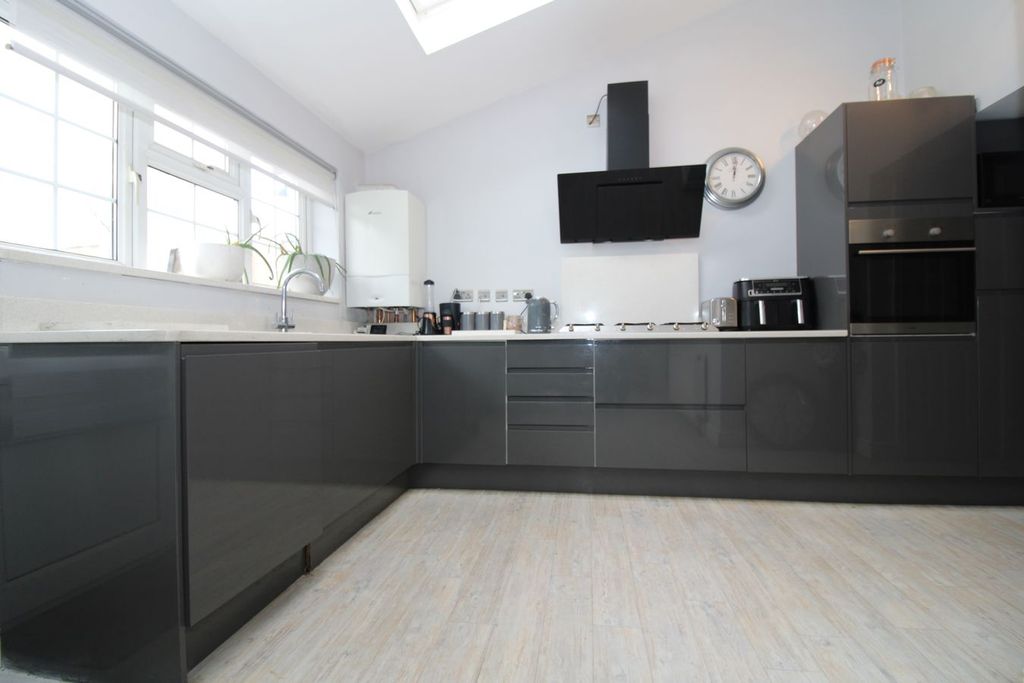 Property photo 3 of 13 Kitchen